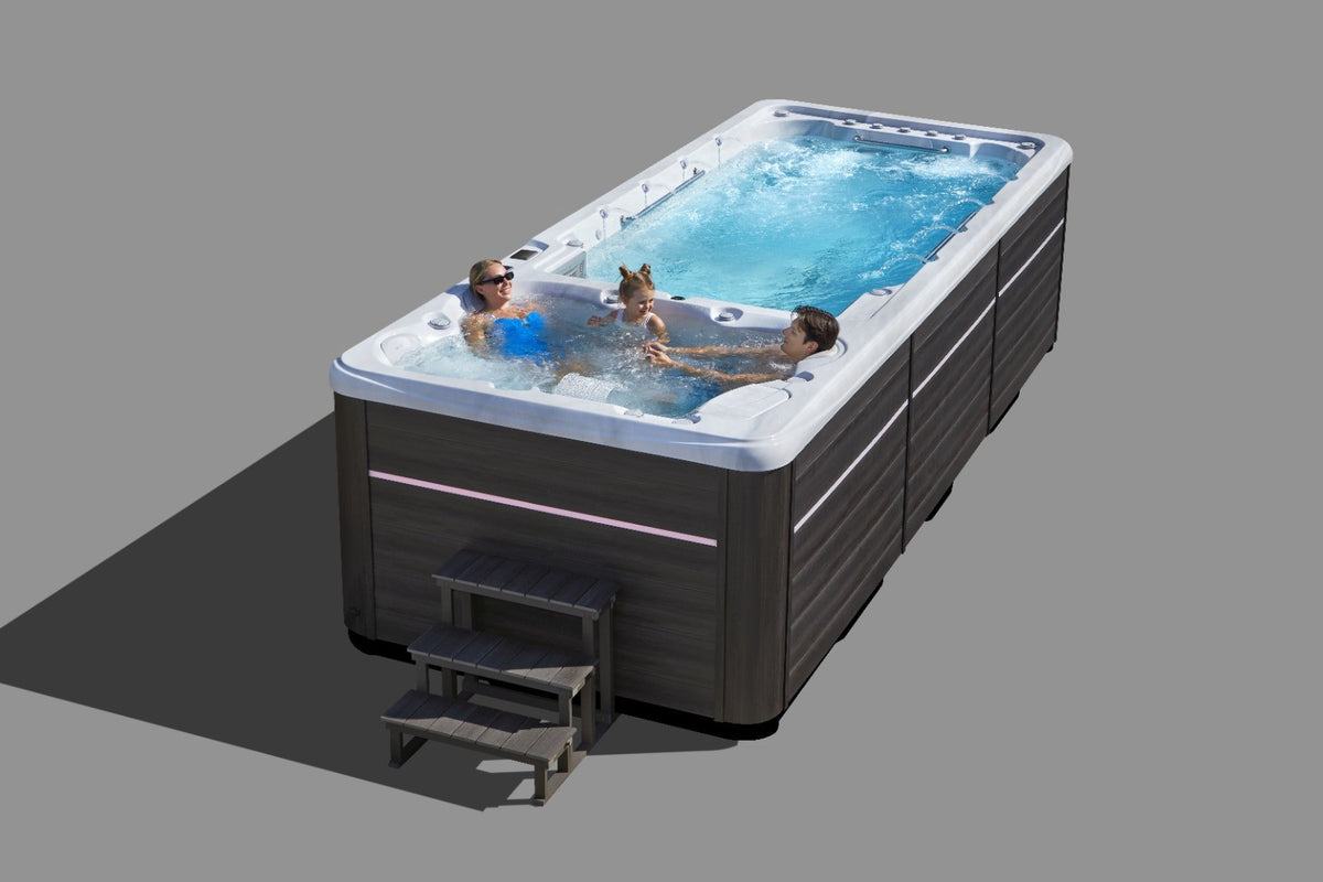 Trois adultes dans la zone spa du SwimFusion Silver Marble