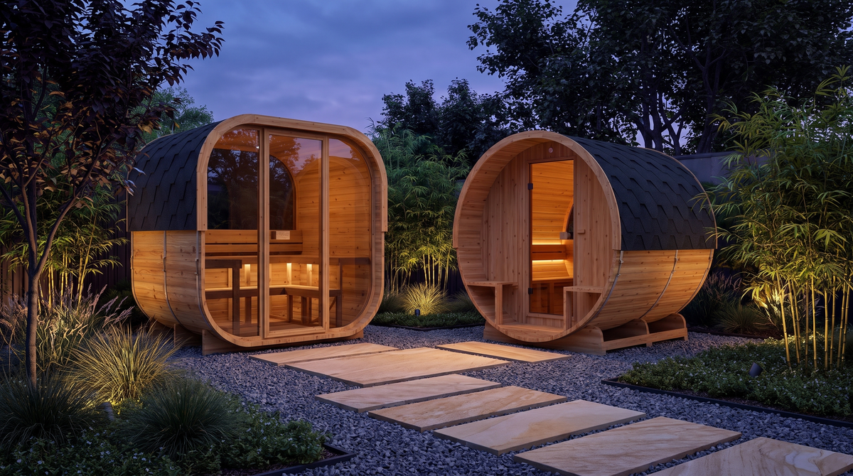 Les saunas extérieurs Cube 160 et Barrel 210 dans un jardin zen à la tombée du jour